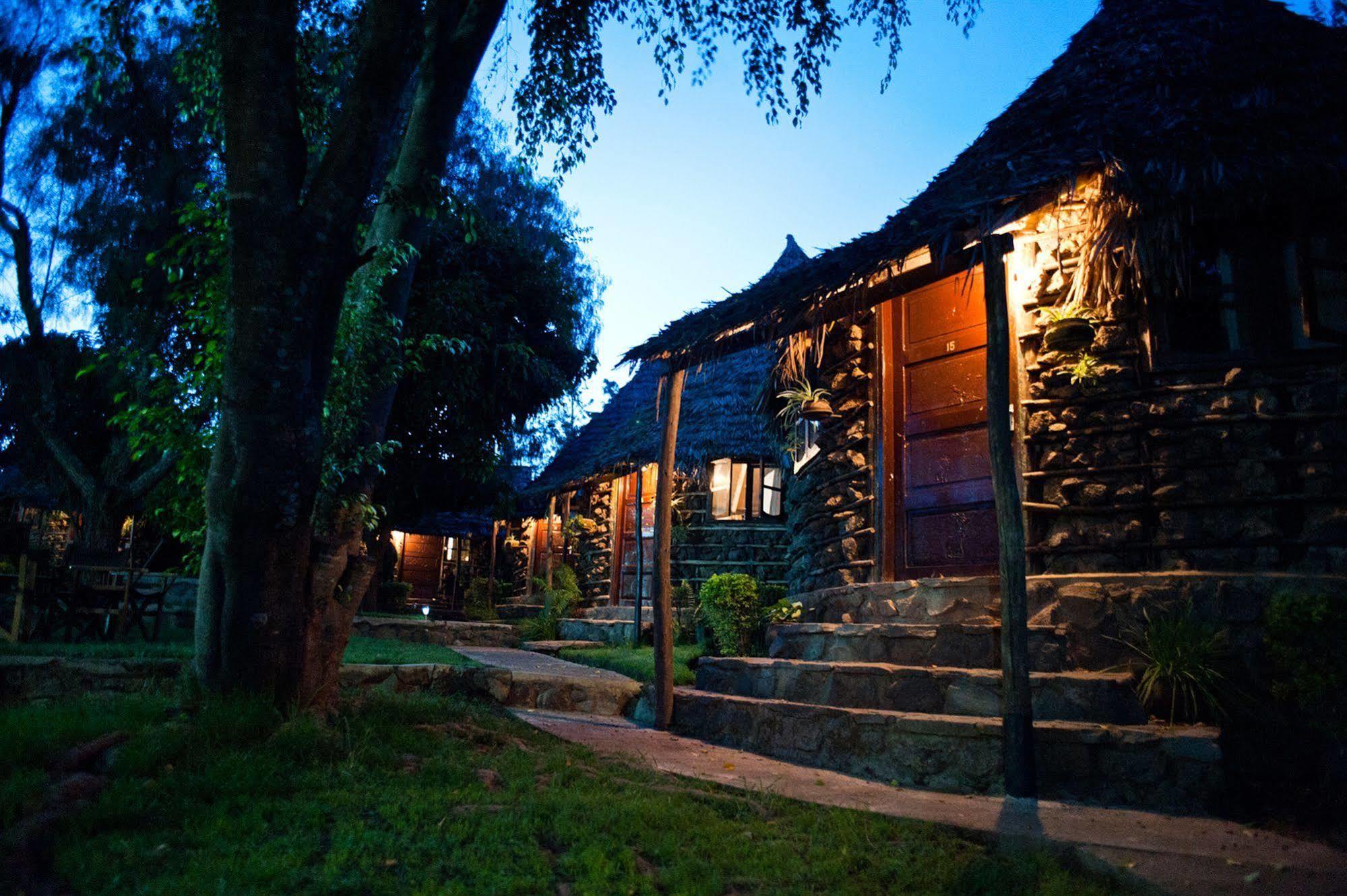 L Oasis Lodge And Restaurant อารูชา ภายนอก รูปภาพ